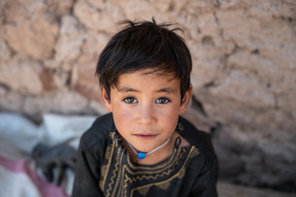 Hands knotting wool at the loom, Bamyan, Afghanistan — photo by Shamshad Noori